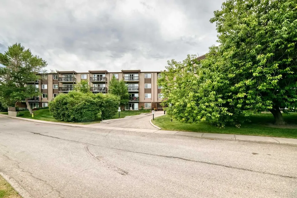 8948 Elbow Drive SW Calgary AB T2V 0H9