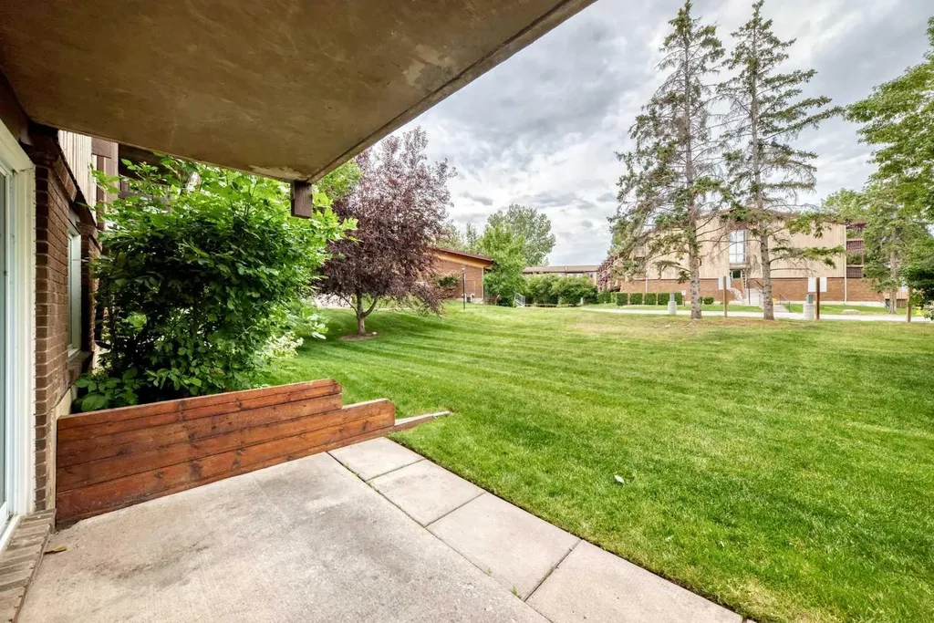 8948 Elbow Drive SW Calgary AB T2V 0H9