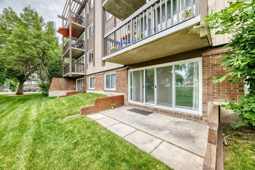 8948 Elbow Drive SW Calgary AB T2V 0H9