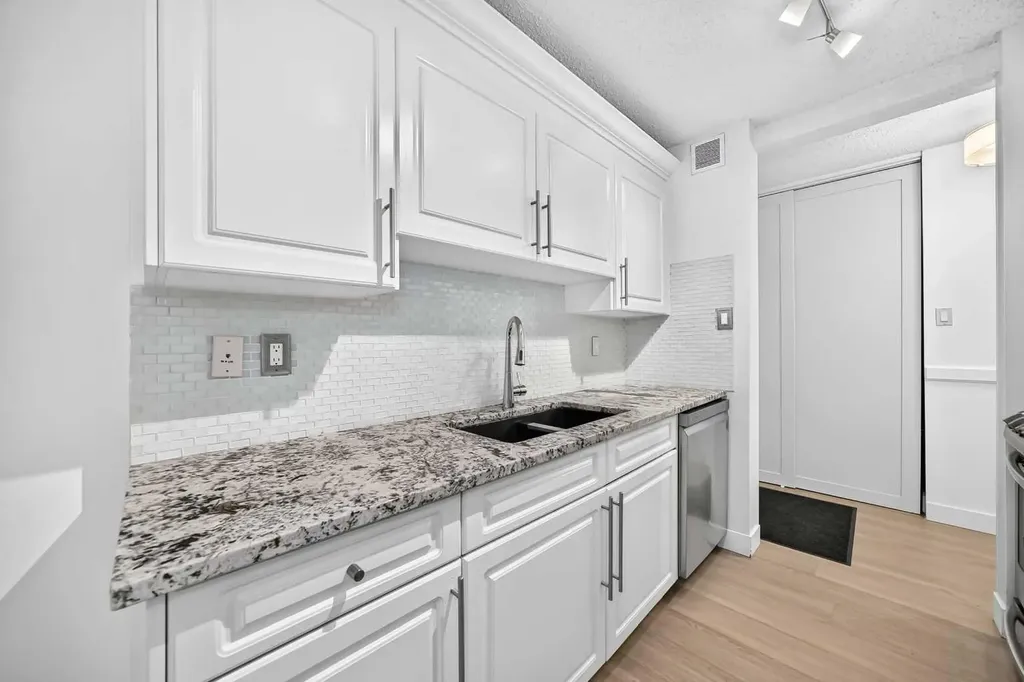 8948 Elbow Drive SW Calgary AB T2V 0H9