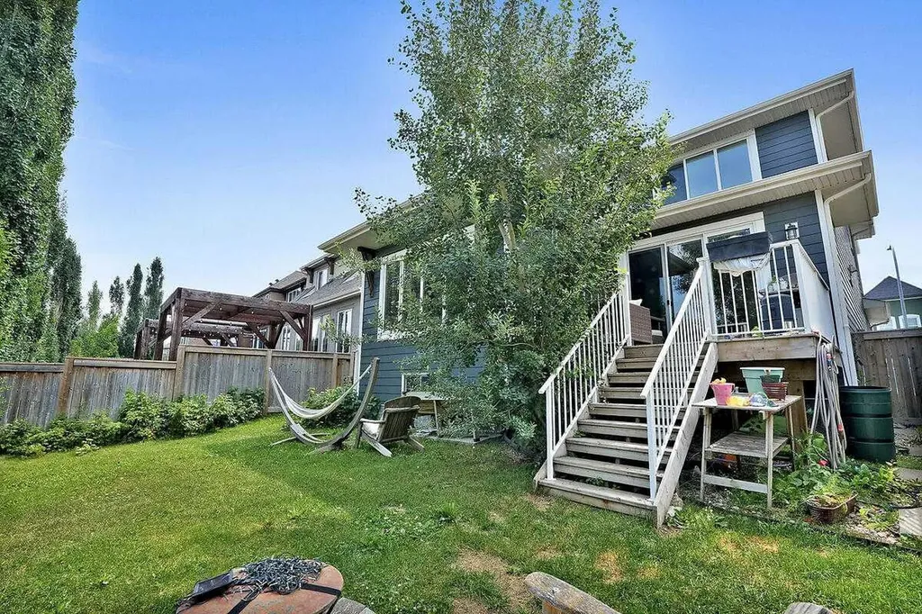 518 Mahogany Manor SE Calgary AB T3M0Y3