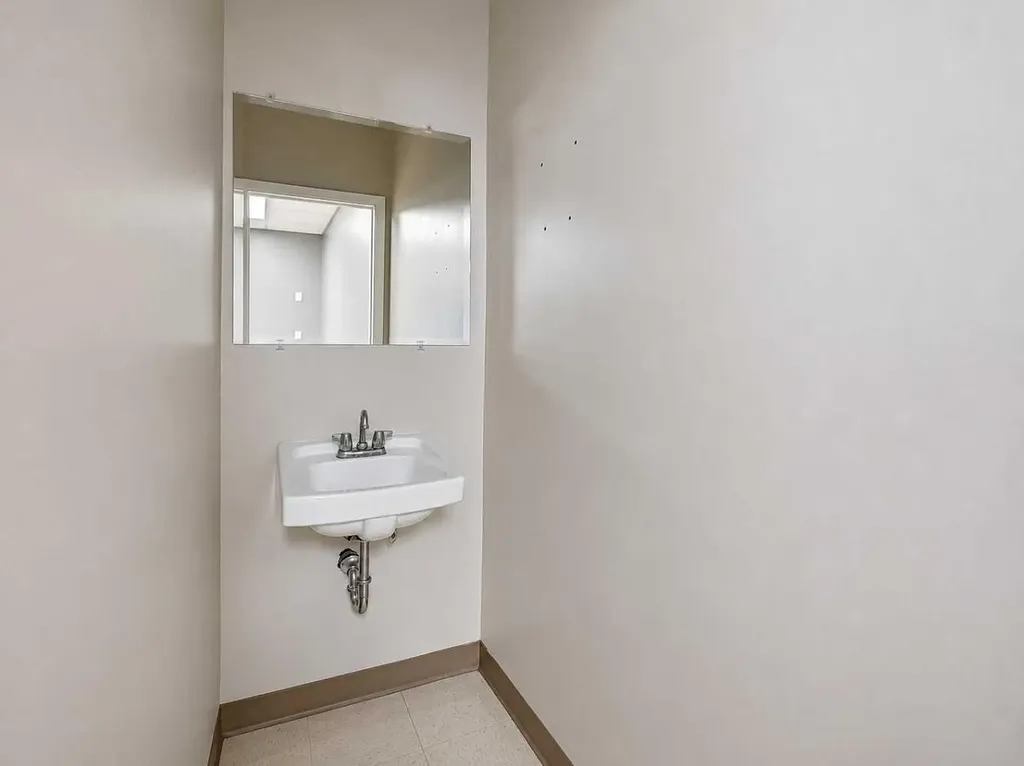 10006 101 Avenue Grande Prairie AB T8V 0Y1