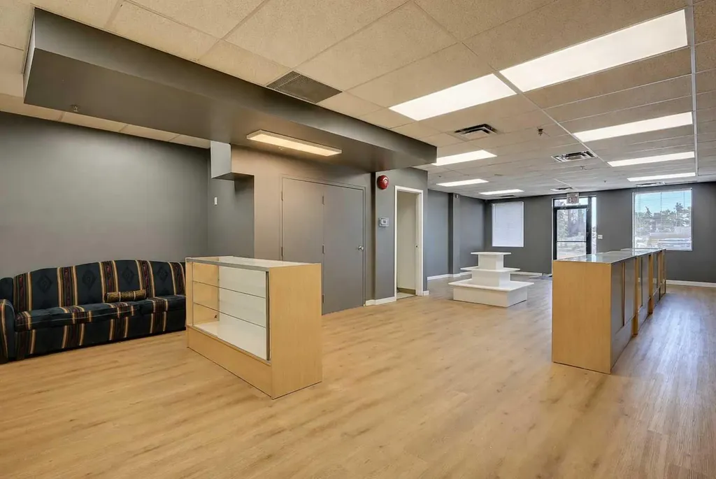10006 101 Avenue Grande Prairie AB T8V 0Y1