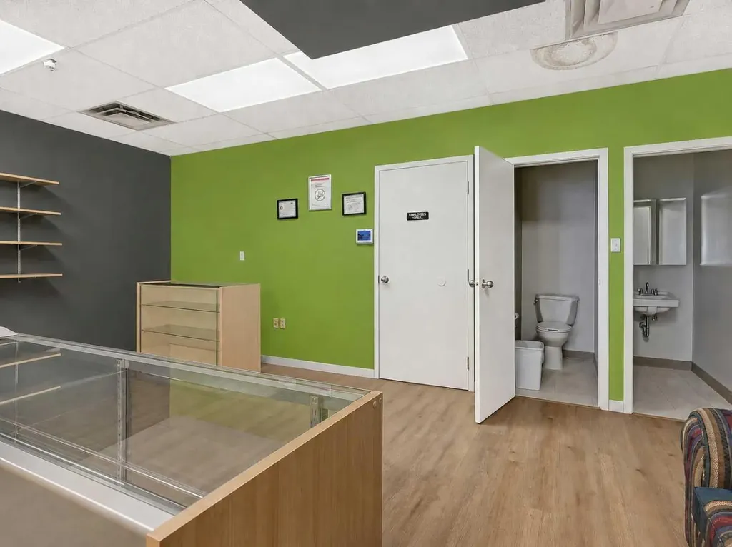 10006 101 Avenue Grande Prairie AB T8V 0Y1