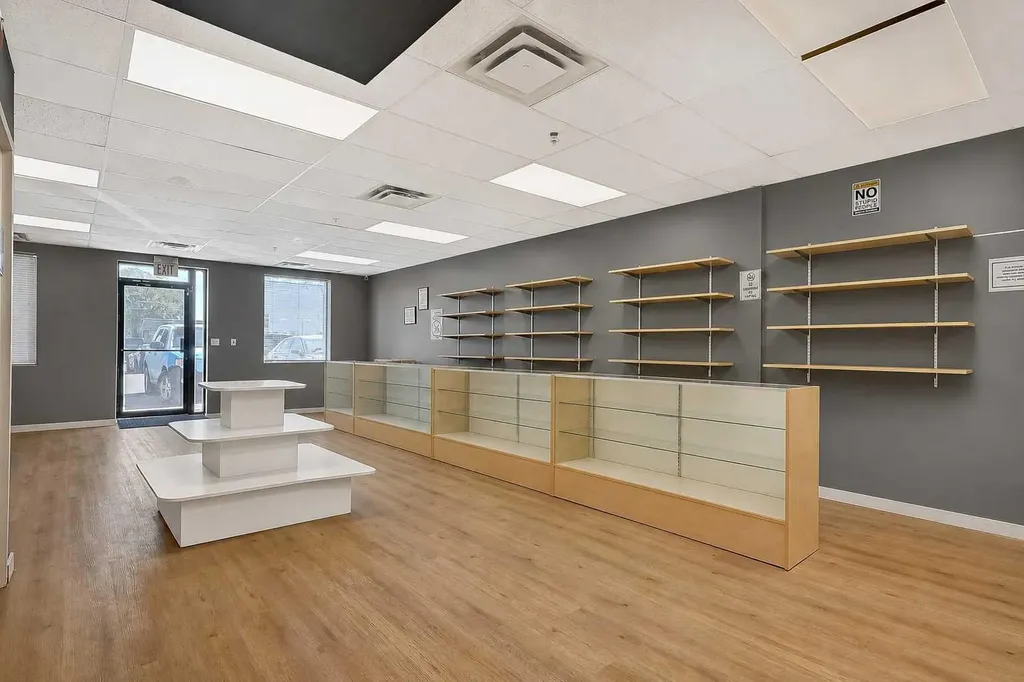10006 101 Avenue Grande Prairie AB T8V 0Y1