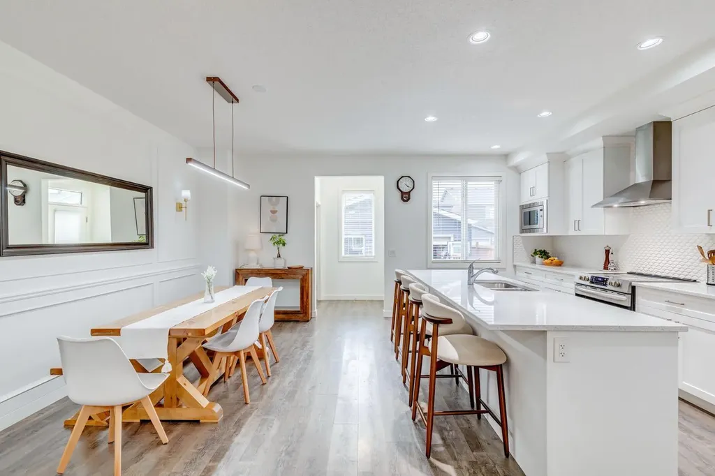 24 Corner Meadows Park NE Calgary AB T3N 1B8