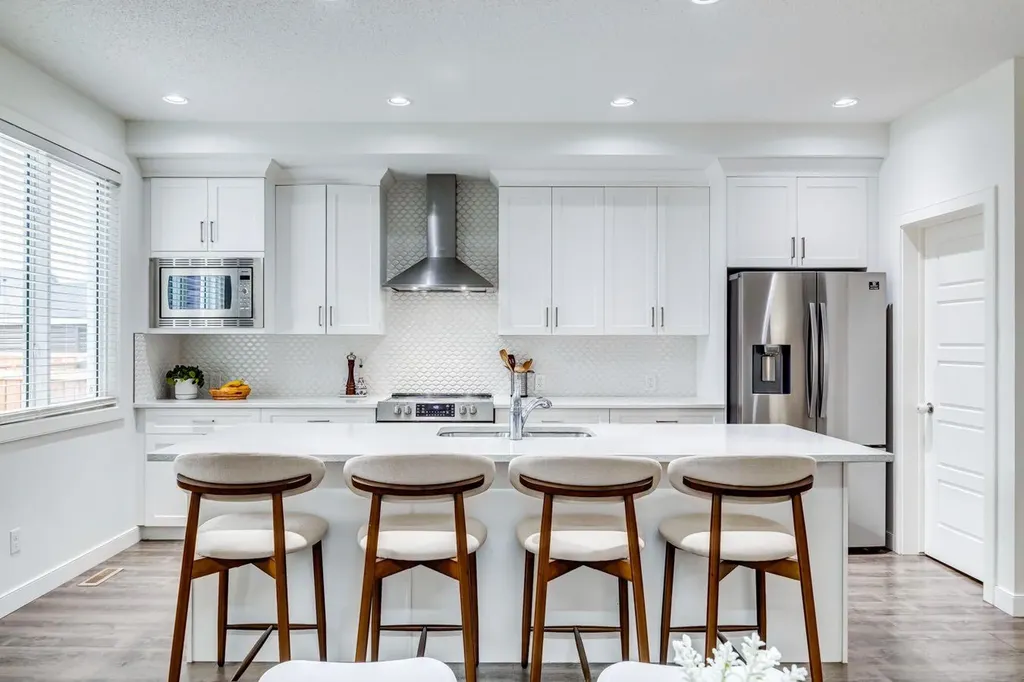 24 Corner Meadows Park NE Calgary AB T3N 1B8