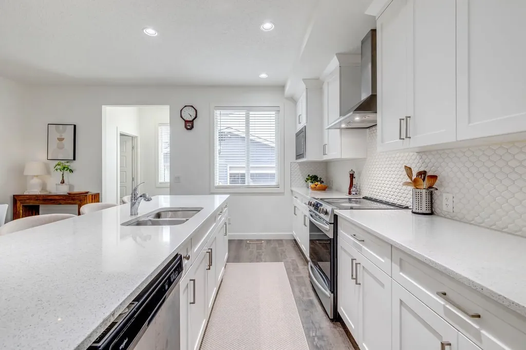 24 Corner Meadows Park NE Calgary AB T3N 1B8