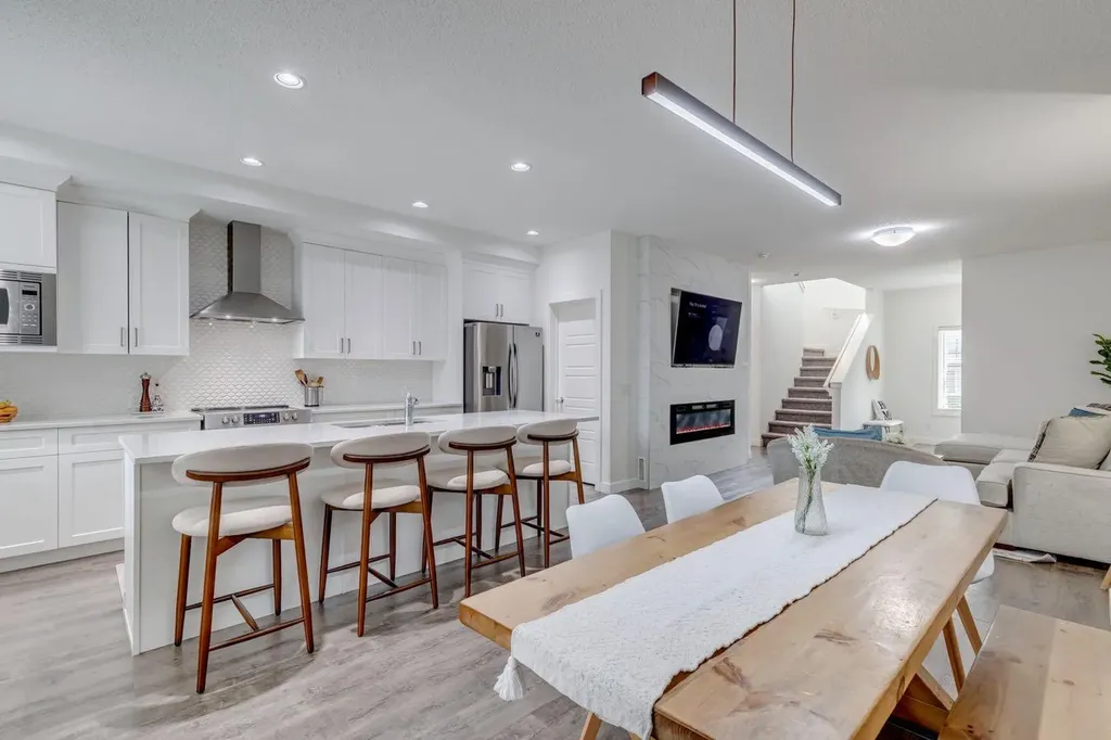 24 Corner Meadows Park NE Calgary AB T3N 1B8