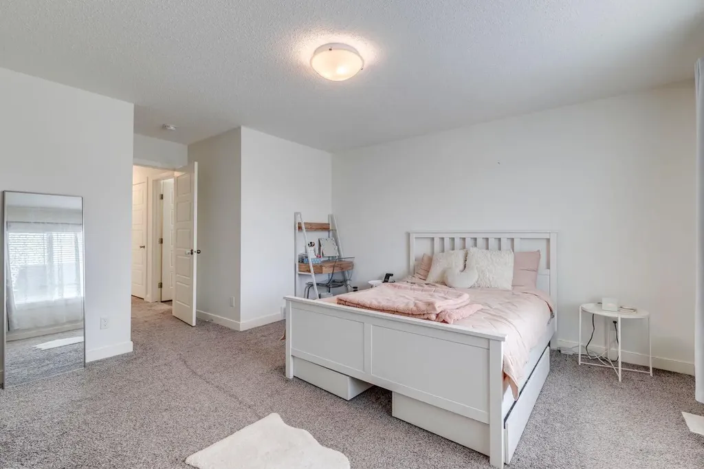 24 Corner Meadows Park NE Calgary AB T3N 1B8