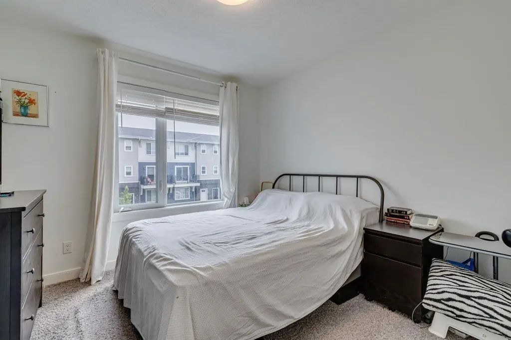 24 Corner Meadows Park NE Calgary AB T3N 1B8