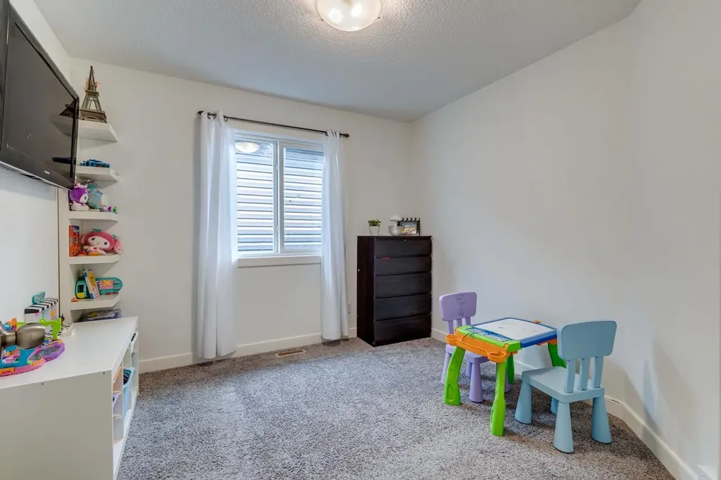 24 Corner Meadows Park NE Calgary AB T3N 1B8