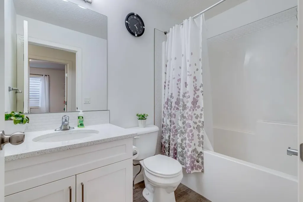 24 Corner Meadows Park NE Calgary AB T3N 1B8