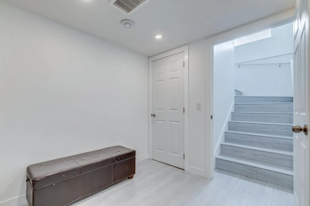 24 Corner Meadows Park NE Calgary AB T3N 1B8