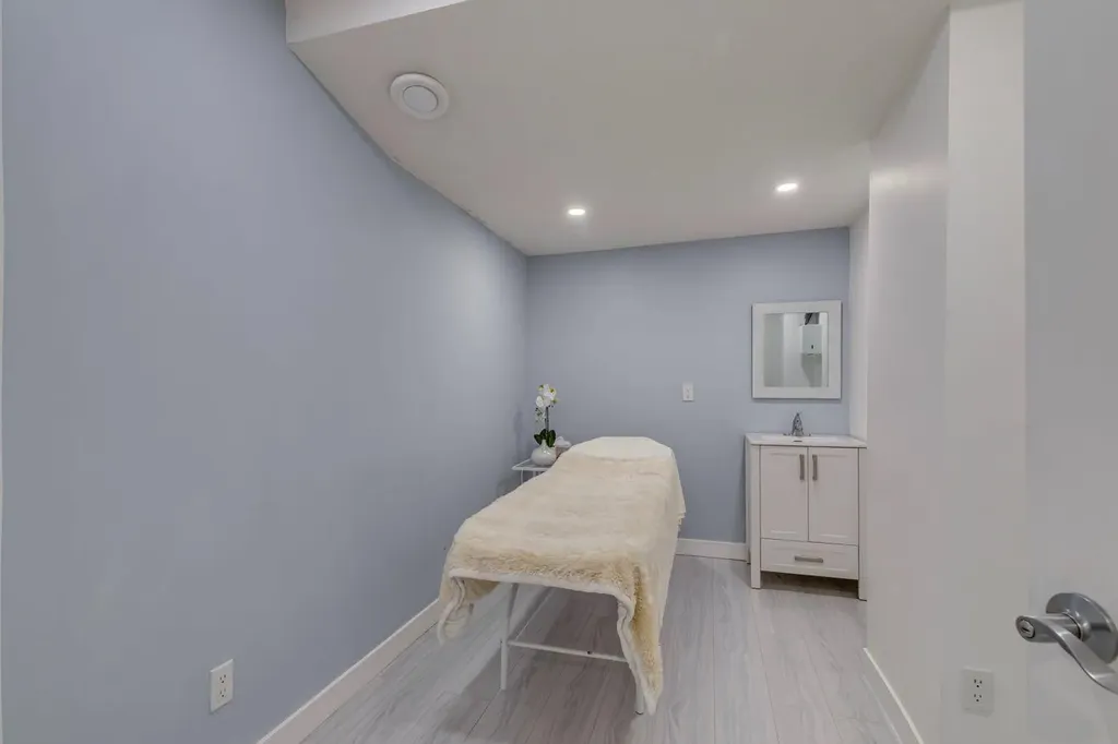 24 Corner Meadows Park NE Calgary AB T3N 1B8