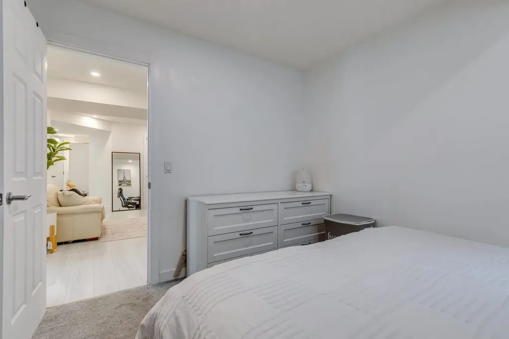 24 Corner Meadows Park NE Calgary AB T3N 1B8