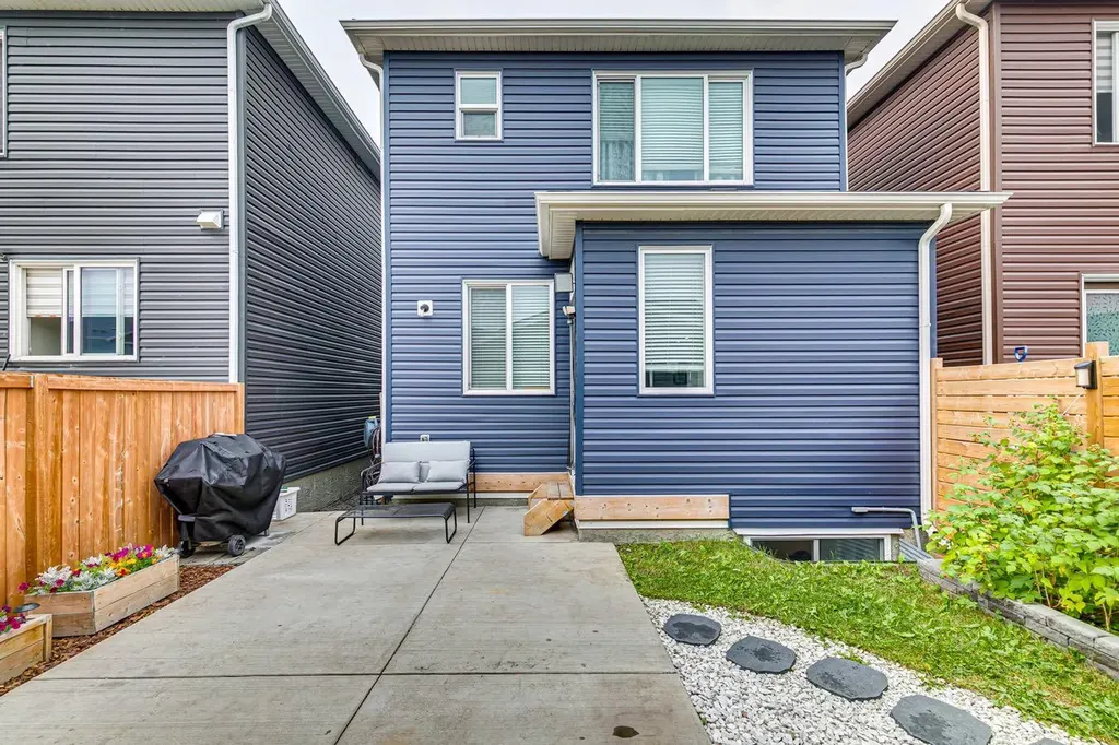 24 Corner Meadows Park NE Calgary AB T3N 1B8