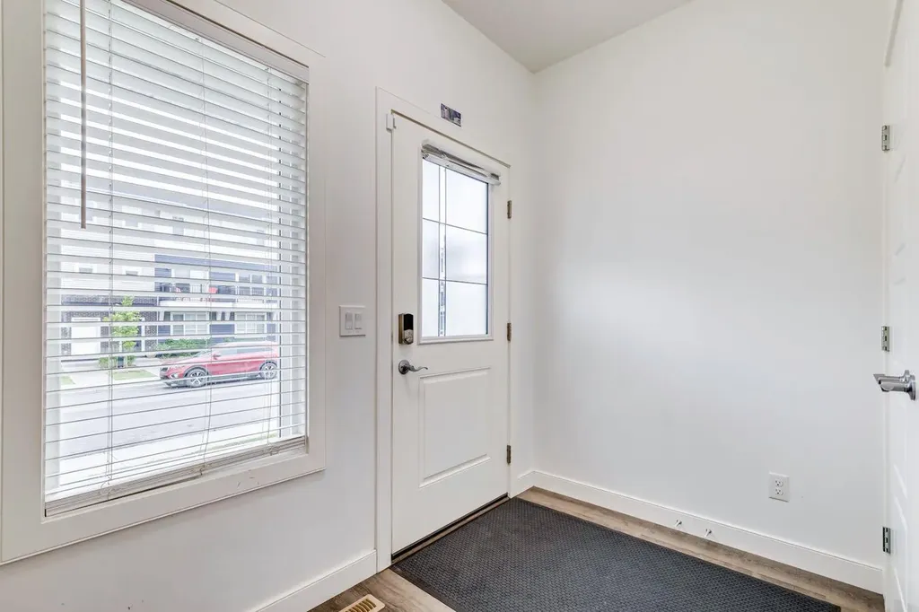 24 Corner Meadows Park NE Calgary AB T3N 1B8