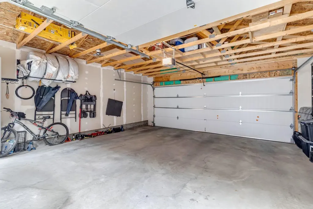 24 Corner Meadows Park NE Calgary AB T3N 1B8