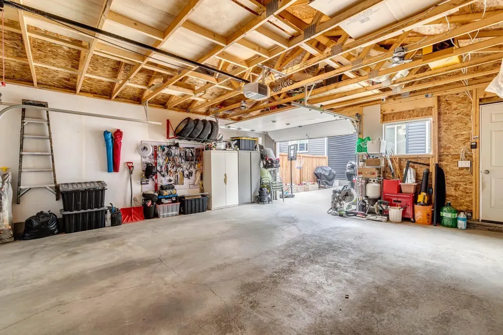 24 Corner Meadows Park NE Calgary AB T3N 1B8