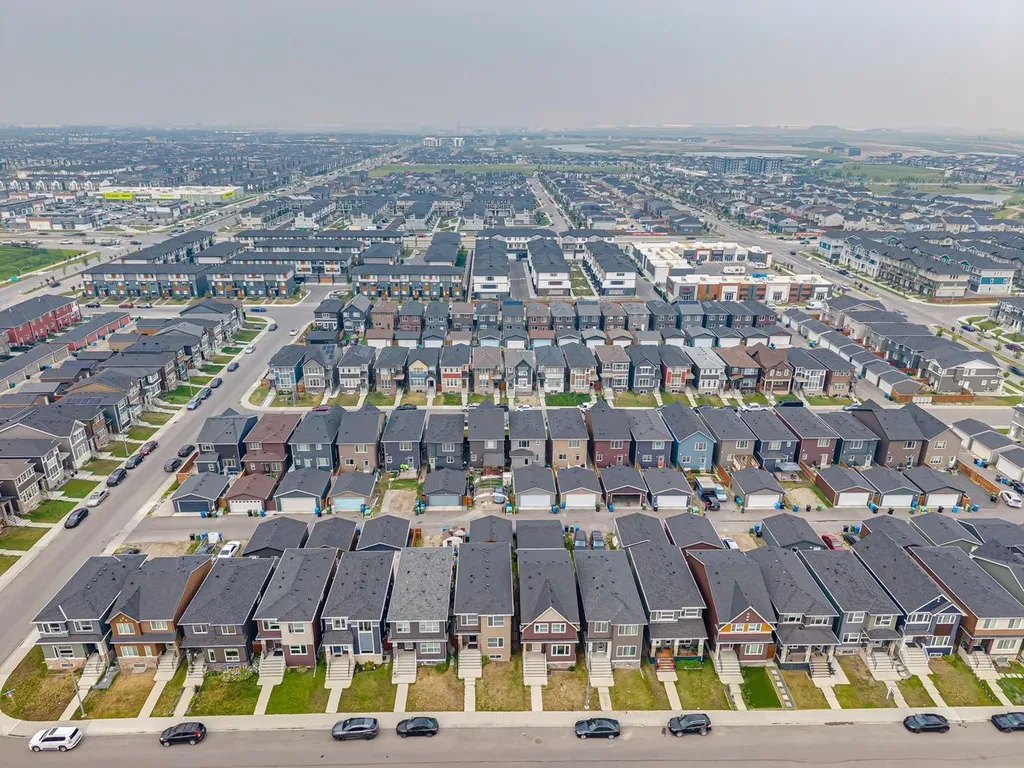 24 Corner Meadows Park NE Calgary AB T3N 1B8