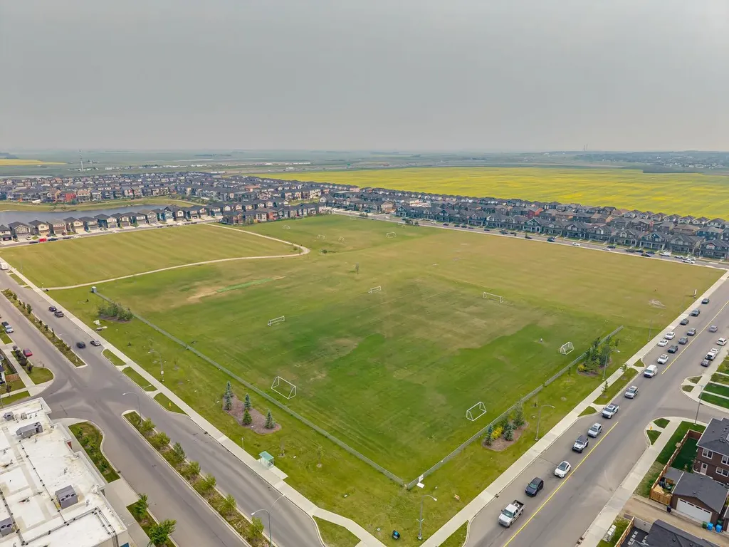 24 Corner Meadows Park NE Calgary AB T3N 1B8