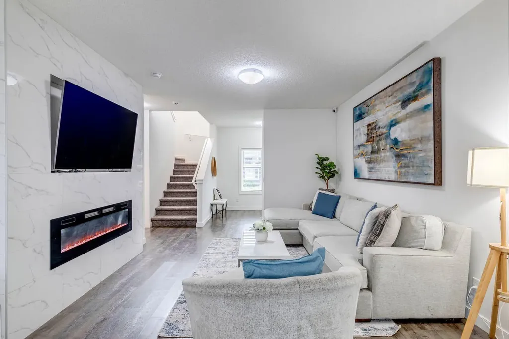 24 Corner Meadows Park NE Calgary AB T3N 1B8
