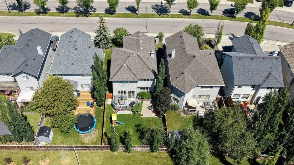 7 Crystal Green Okotoks AB T1S2K5
