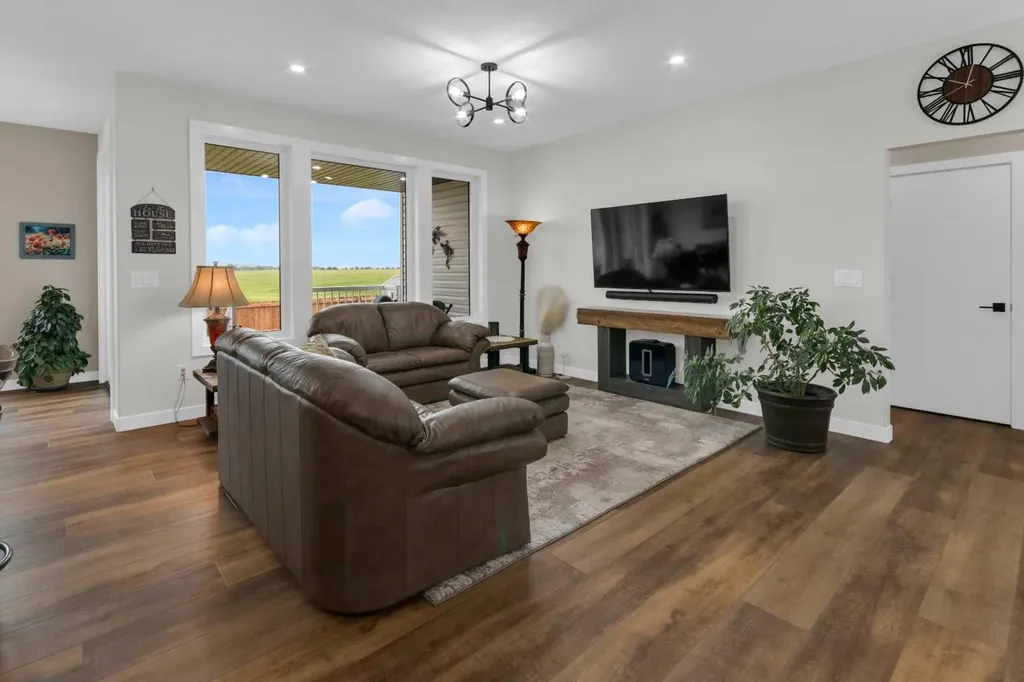 79 Vincent Crescent Olds AB T2H0G8