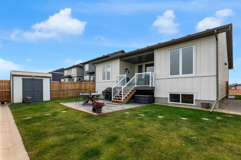 79 Vincent Crescent Olds AB T2H0G8