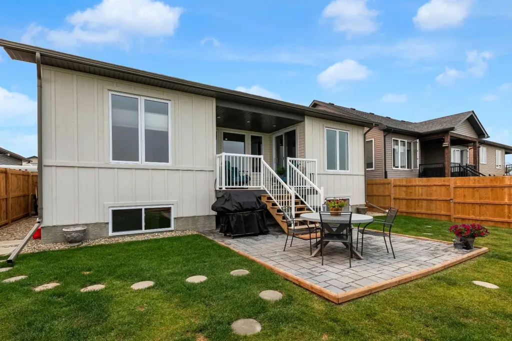 79 Vincent Crescent Olds AB T2H0G8