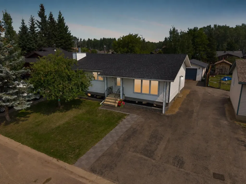 157 Torrie Crescent Fort Mcmurray AB T9K 1J7