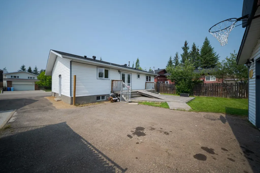157 Torrie Crescent Fort Mcmurray AB T9K 1J7