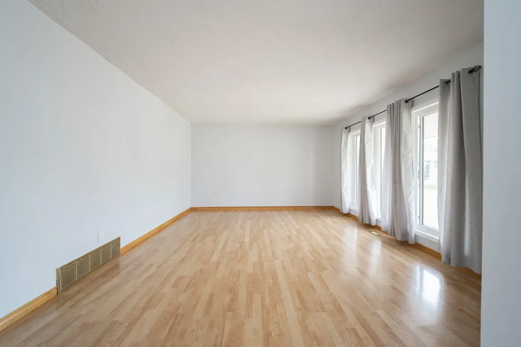 157 Torrie Crescent Fort Mcmurray AB T9K 1J7