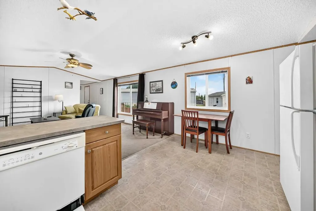 11 3 Street Gadsby AB T0C 1K0