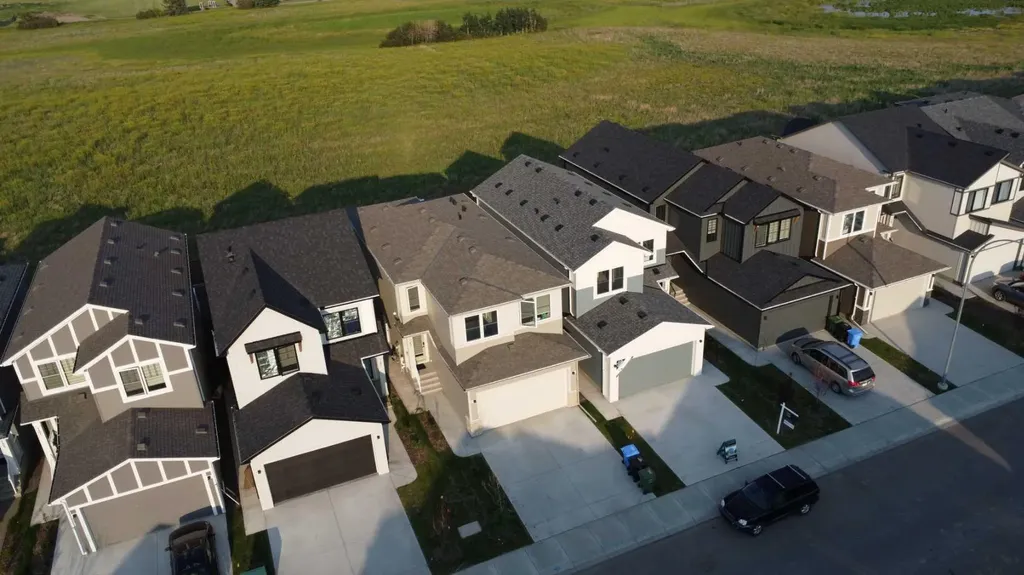 143 Belvedere Crescent SE Calgary AB T2A7Y5