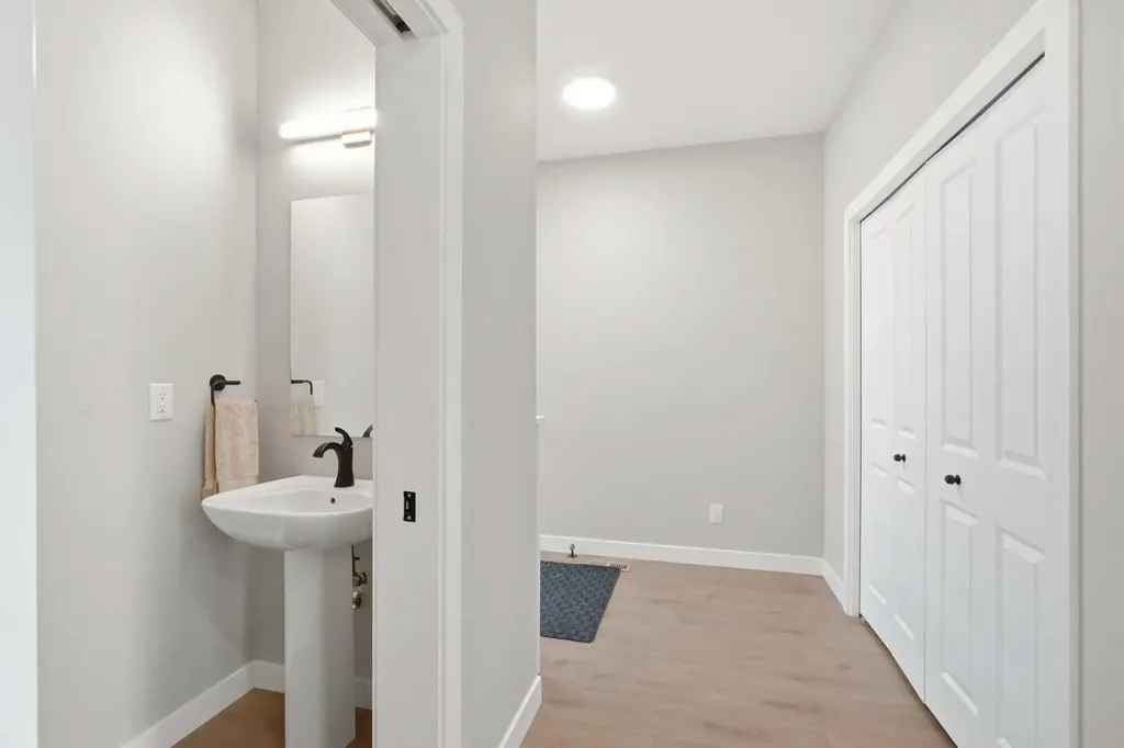 143 Belvedere Crescent SE Calgary AB T2A7Y5