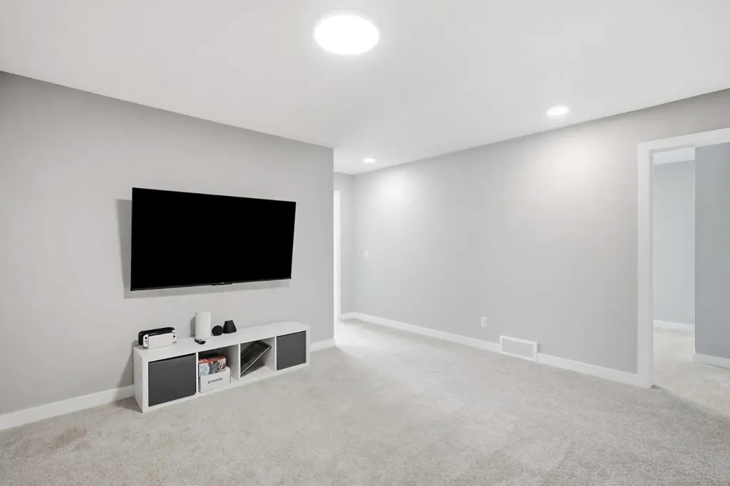 143 Belvedere Crescent SE Calgary AB T2A7Y5