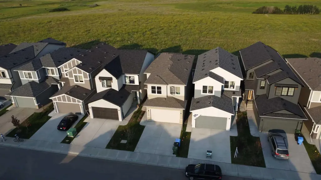143 Belvedere Crescent SE Calgary AB T2A7Y5