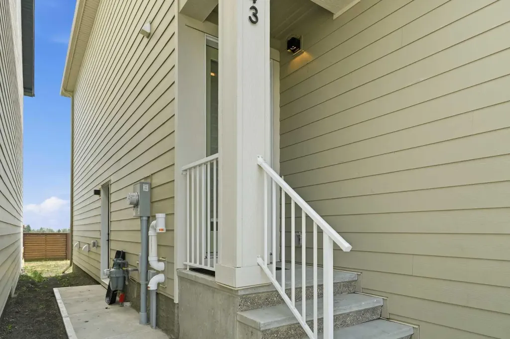 143 Belvedere Crescent SE Calgary AB T2A7Y5