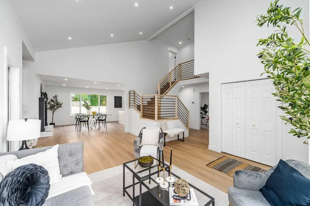 28 Sunlake Circle SE Calgary AB T2X 3J2