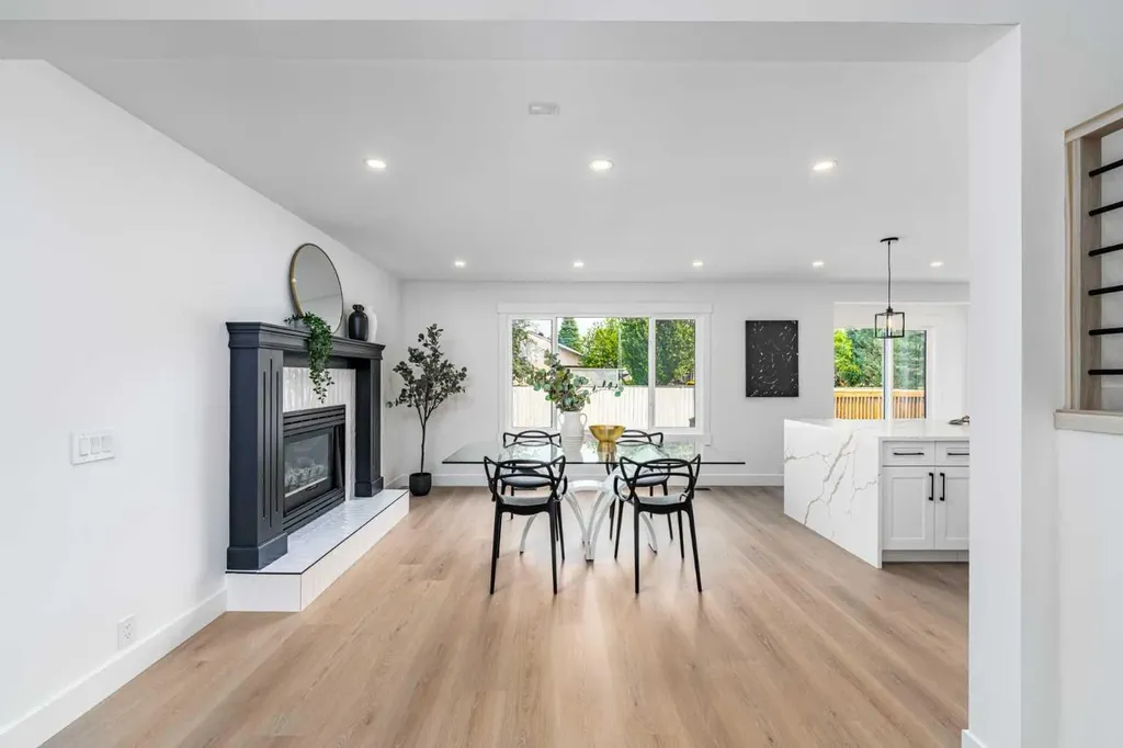 28 Sunlake Circle SE Calgary AB T2X 3J2