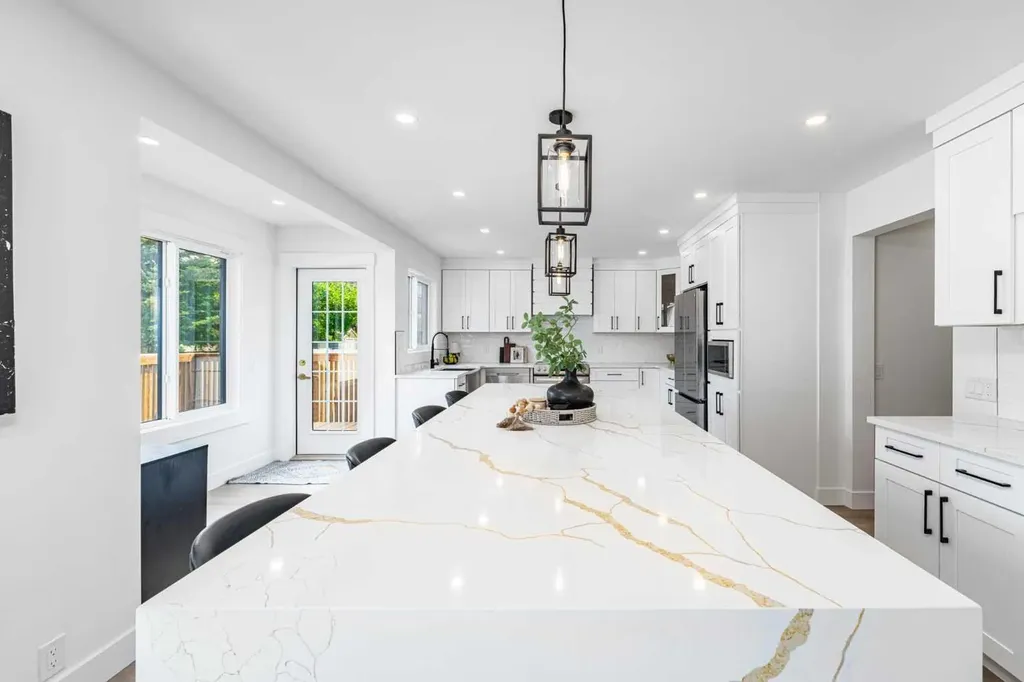 28 Sunlake Circle SE Calgary AB T2X 3J2
