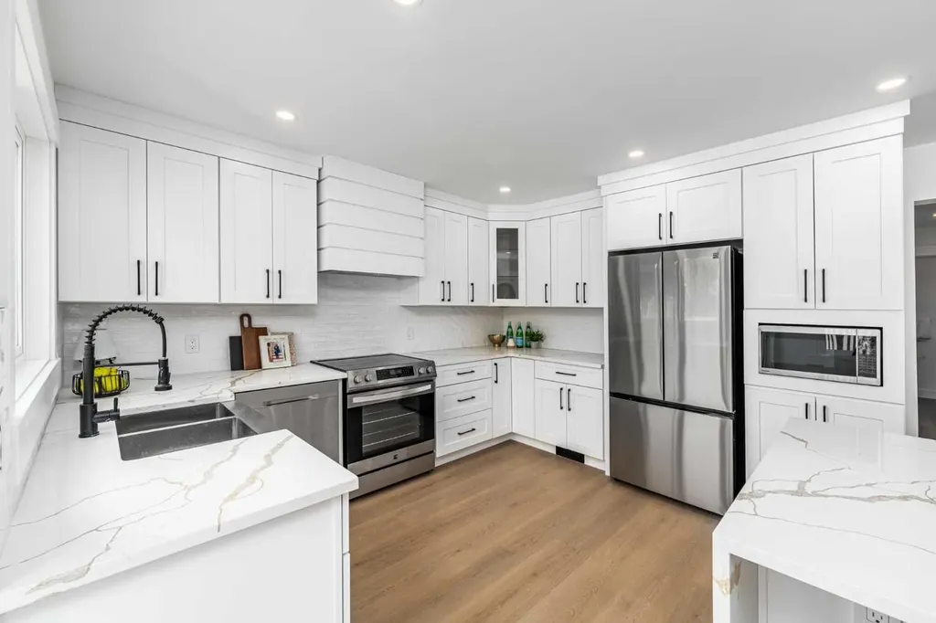 28 Sunlake Circle SE Calgary AB T2X 3J2