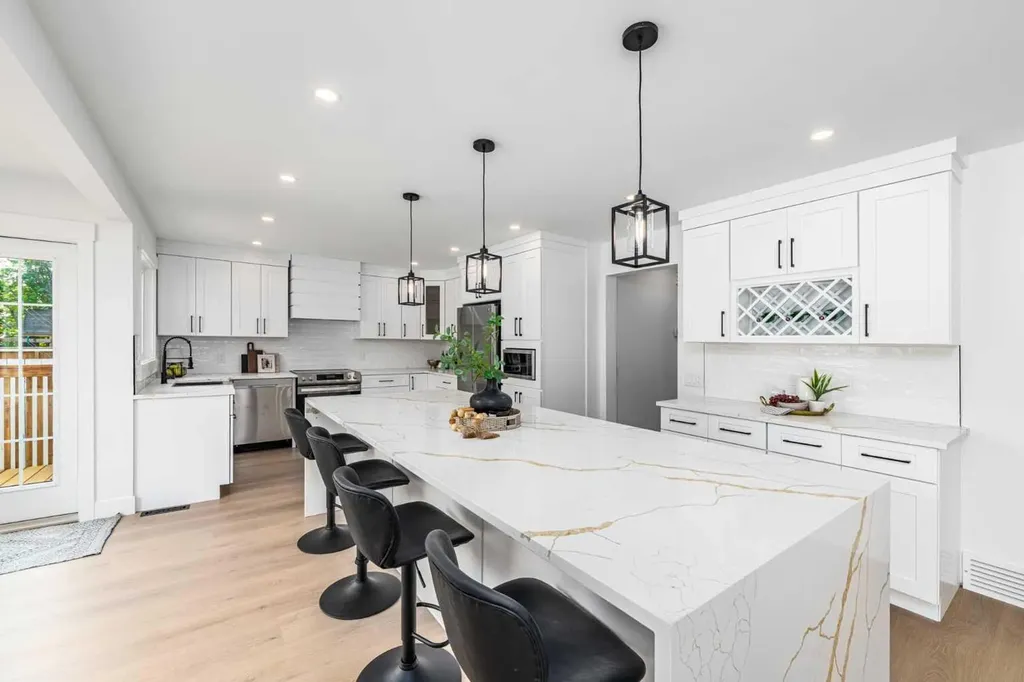 28 Sunlake Circle SE Calgary AB T2X 3J2