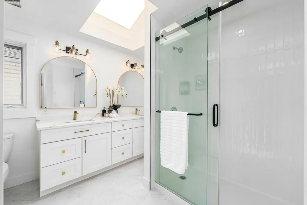 28 Sunlake Circle SE Calgary AB T2X 3J2