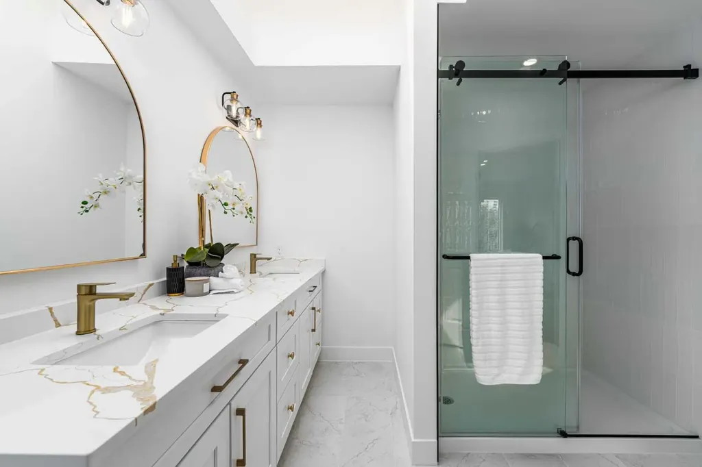 28 Sunlake Circle SE Calgary AB T2X 3J2