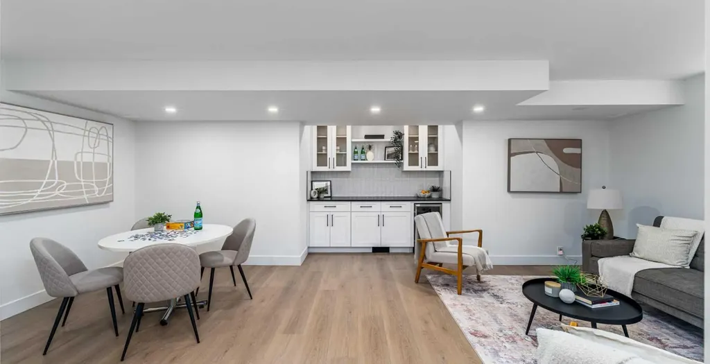 28 Sunlake Circle SE Calgary AB T2X 3J2