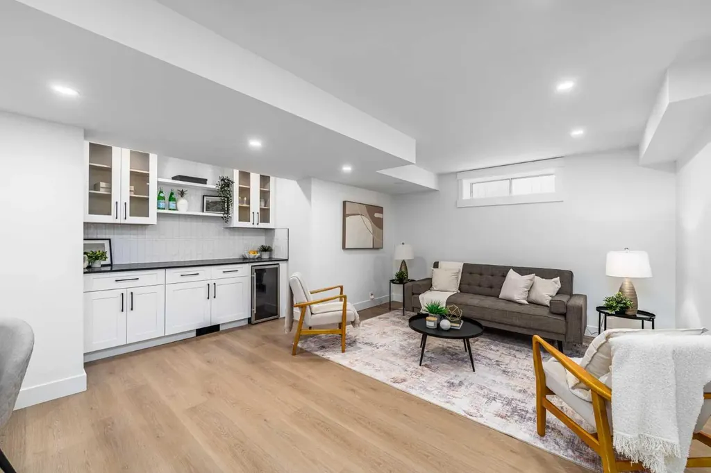 28 Sunlake Circle SE Calgary AB T2X 3J2