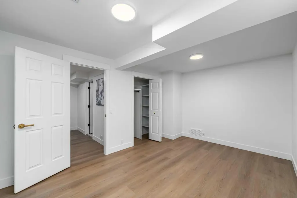 28 Sunlake Circle SE Calgary AB T2X 3J2